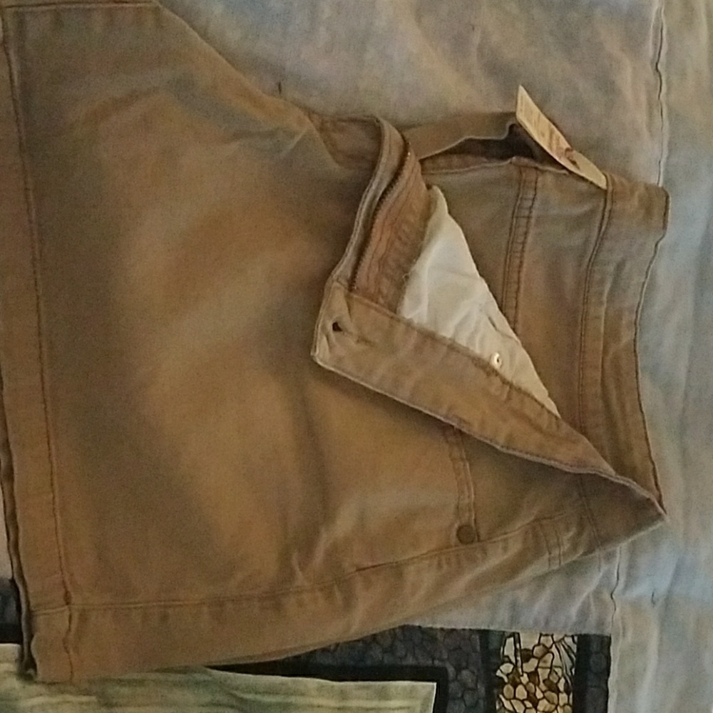 Kaki shorts